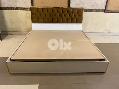 تخت مجوز منجد كبتنيه كتير نظيف