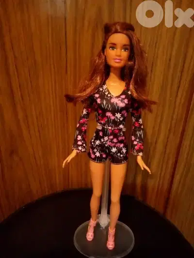 Barbie Brunette Mattel2000 wearing rare doll has bending legs+shoes=26