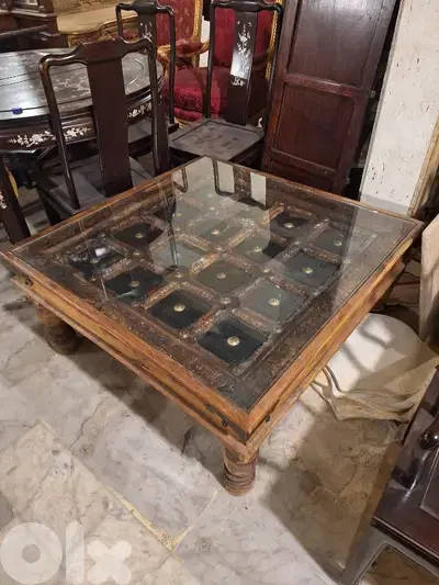 طاولة صالون وجه باب انتيك خشب قطراني مميزة coffee table