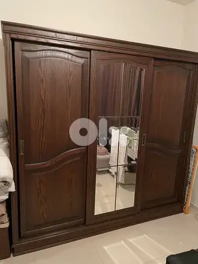 غرفة نوم خشب زان ولاتي ملوكية مستعملة شيه جديدة