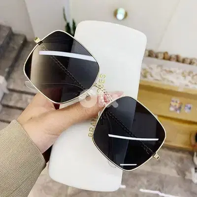 Luxury Golden Rim Trendy Sunglasses for women