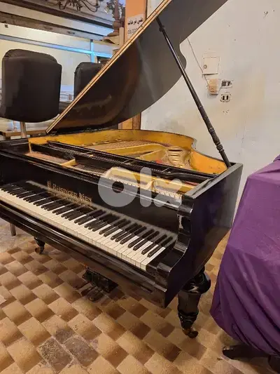 baby grand piano بيانو نمساوي خارق النظافة للعذف صوت نقي رائع جدا