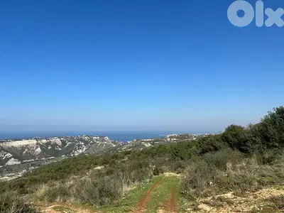 ارض للبيع في البترون
