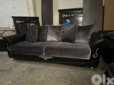 طقم كنبايات شغل istikbal تركي مع طاولة
