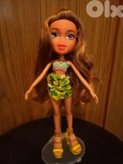 STUDY ABROAD YASMIN GO TO BRAZIL2015 flexi legs wearing MGA Great doll