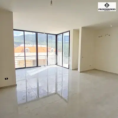 Apartment for Sale in Bsefrine - Baabdat شقة للبيع في بصفرين