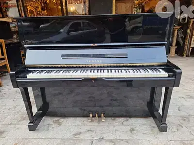 piano Yamaha U2 glossy black colour like new 3pedal