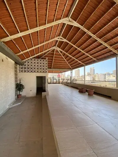 Atypique duplex island style with terraces and balconies street style