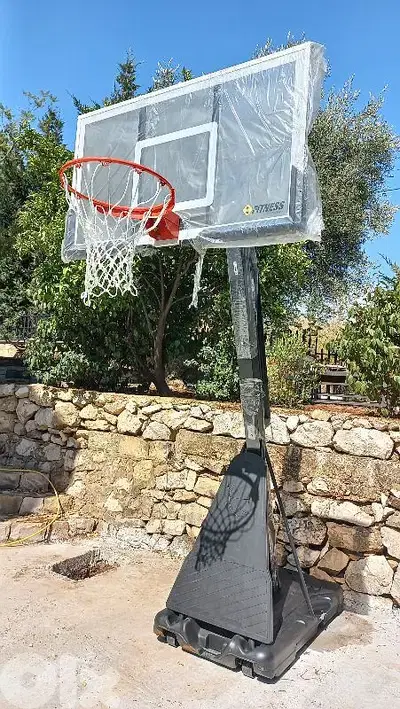 Now 425$ was 590$ movable basketball hoop (140x80cm))