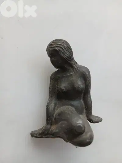تحفة برونز صغيرة
