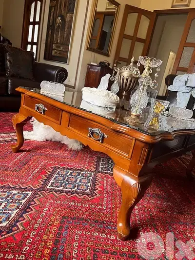 طاولة نص كبيرة كتير