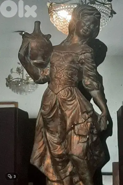 للبيع تمثال من انكلترا ارتفاع 80 cm عرض 28 cm تقريبأ. Sold