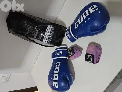 2 sets Boxing gloves size 6 and 8