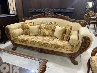 طقم كنبايات حفر خشب زان اربع قطع وطاولة
