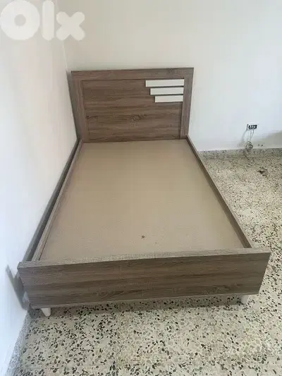 تخت مفرد ونص عرض 120 سم عالي عن الأرض اجرين خشب زان