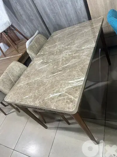 طاولة مع ست كراسي تركية