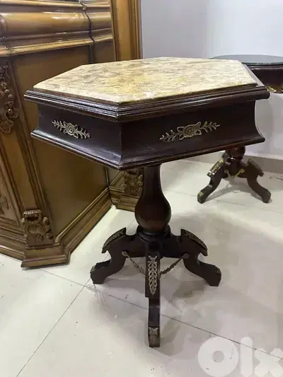طاولة مسدسة مصري وج رخام خشب زان مصري