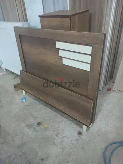تخت مفرد ونص جديد من المعمل