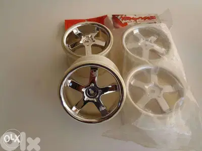 exchange on rc car ,TRAXXAS,CHROME RIMS,hurrican,3.8 inches