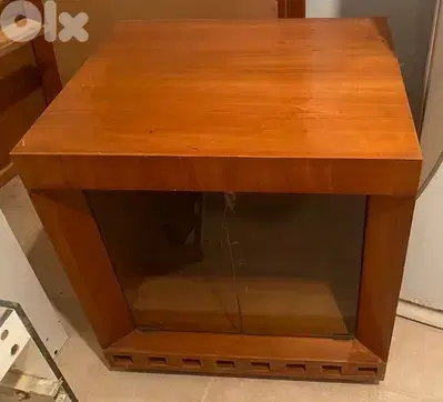 طاولة تلفزيون