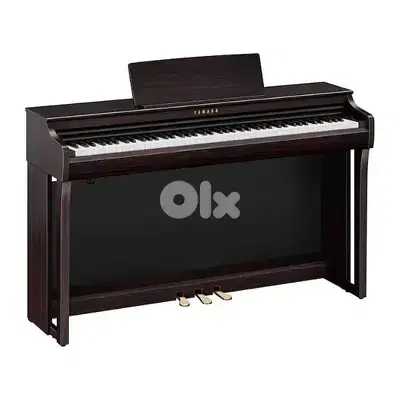 Yamaha Clavinova clp-825 digital (electric) piano.    CAll: 76360442