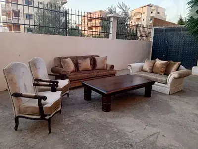 طقم كنبايات شغل كاليري ظاهر خشب زان مع طاولة كبيرة