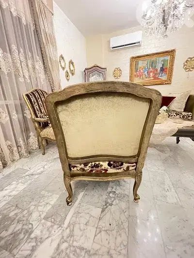 صالون فخم بحالة ممتازة