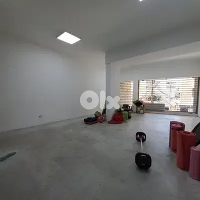 Shop of 300sqm  3 floors in Zalka  for rent
