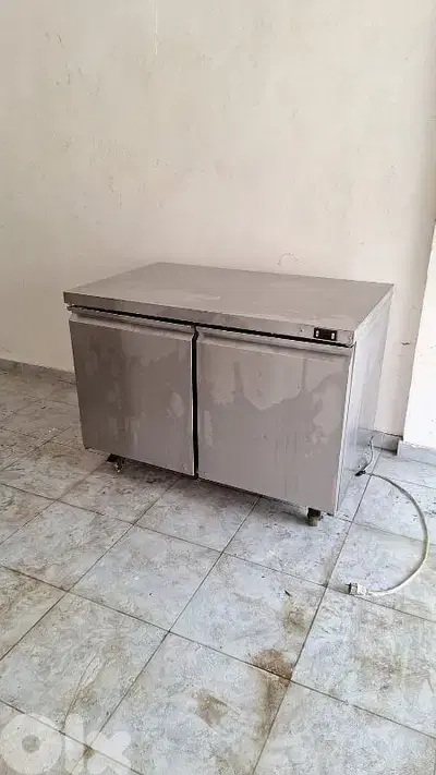 عدة مطعم للبيع