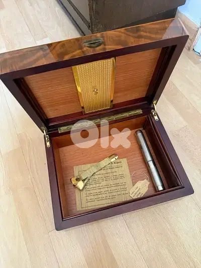 Cigar box