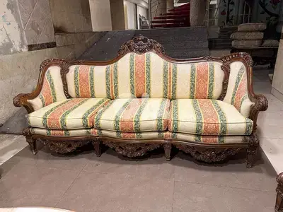 طقم كنبايات حفر خشب زان ملكي خمس قطع وطاولة رخام طقم كنبايات حفر خشب زان ملكي خمس قطع وطاولة رخام