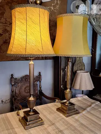 2 large bronze lamps