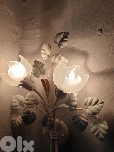 2 flower shaped ferfoje wall lights