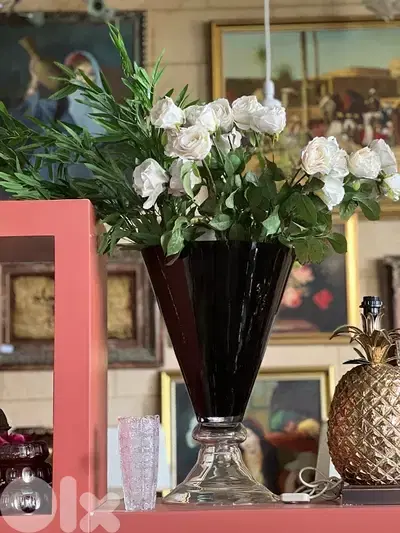 VG black vase