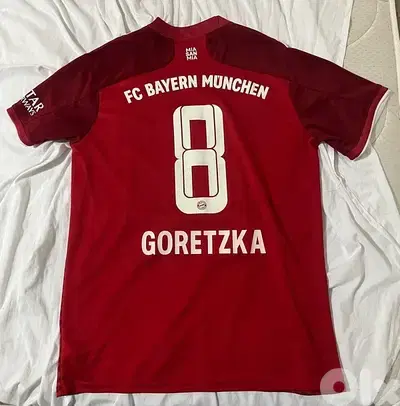 Bayern Munich Goretzka 8 home adidas kit
