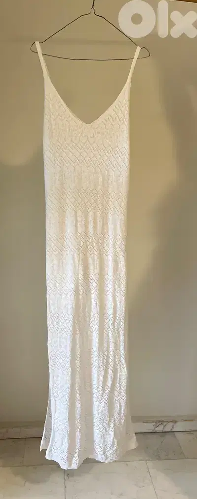 Long White Padded Dress | فستان أبيض طويل مبطّن