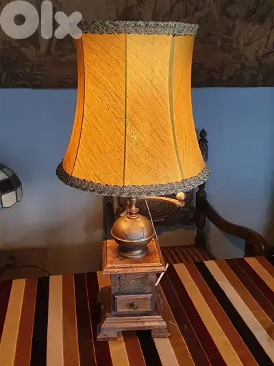 wooden base english lamp