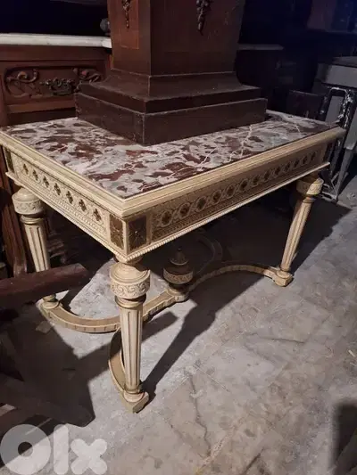 طاولة فرنسية مميزة انتيك لويساز رائع جدا