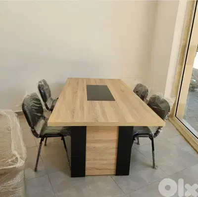 conference tables          طاولات اجتماع