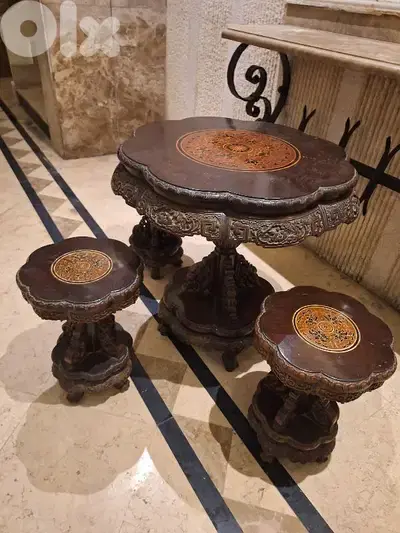 طاولة مع ٤ بنكات صيني انتيك خشب ورد حفر ناعم جدا مركتري مميز