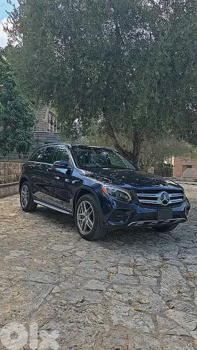 Mercedes-Benz GLC 300 4-Matic AMG pack.