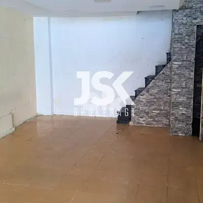 L18898 - 80 SQM Shop For Rent in Mar Elias, Ras Beirut