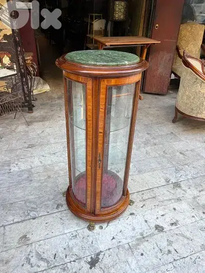 French vitrine فاترين مبرومة ولا اروع خارقة النضافة مميزة سعر لقطة