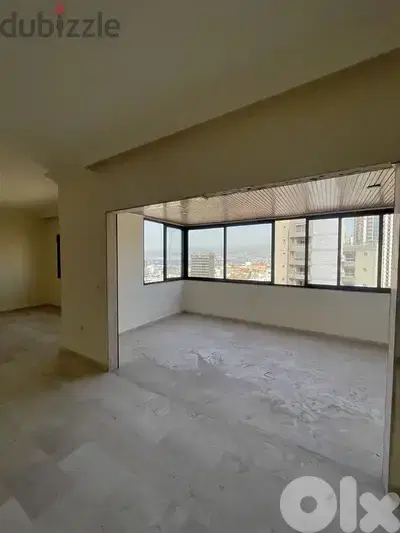 Apartment for rent in raouche area