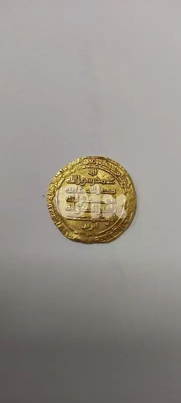 دينارذهب سيف الدولة الحمداني والخليفة العباسي المتقي لله عام٣٣٢ وزن٤،٢