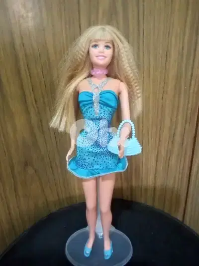 HANNAH MONTANA -HASBRO Rare dressed as new doll+Heel+bag=24$