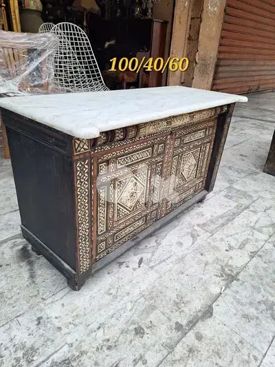 صندوق شرقي انتيك مرصع بالصدف وجه رخام كرارة