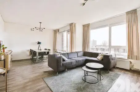SPACIOUS APARTMENT IN DOWNTOWN PRIME (250SQ) 3 BEDROOMS , (BT-1218)