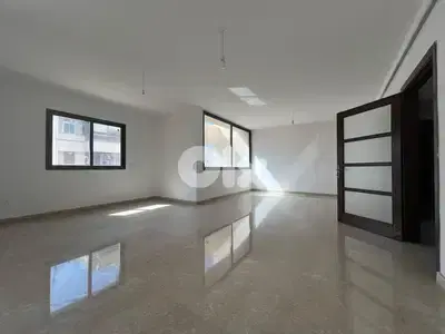 Apartment for Sale – 220 SQM in Hamra شقة للبيع – 220 متر مربع