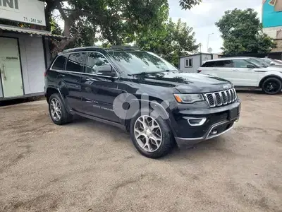 Jeep Grand Cherokee 2018 (clean car fax)